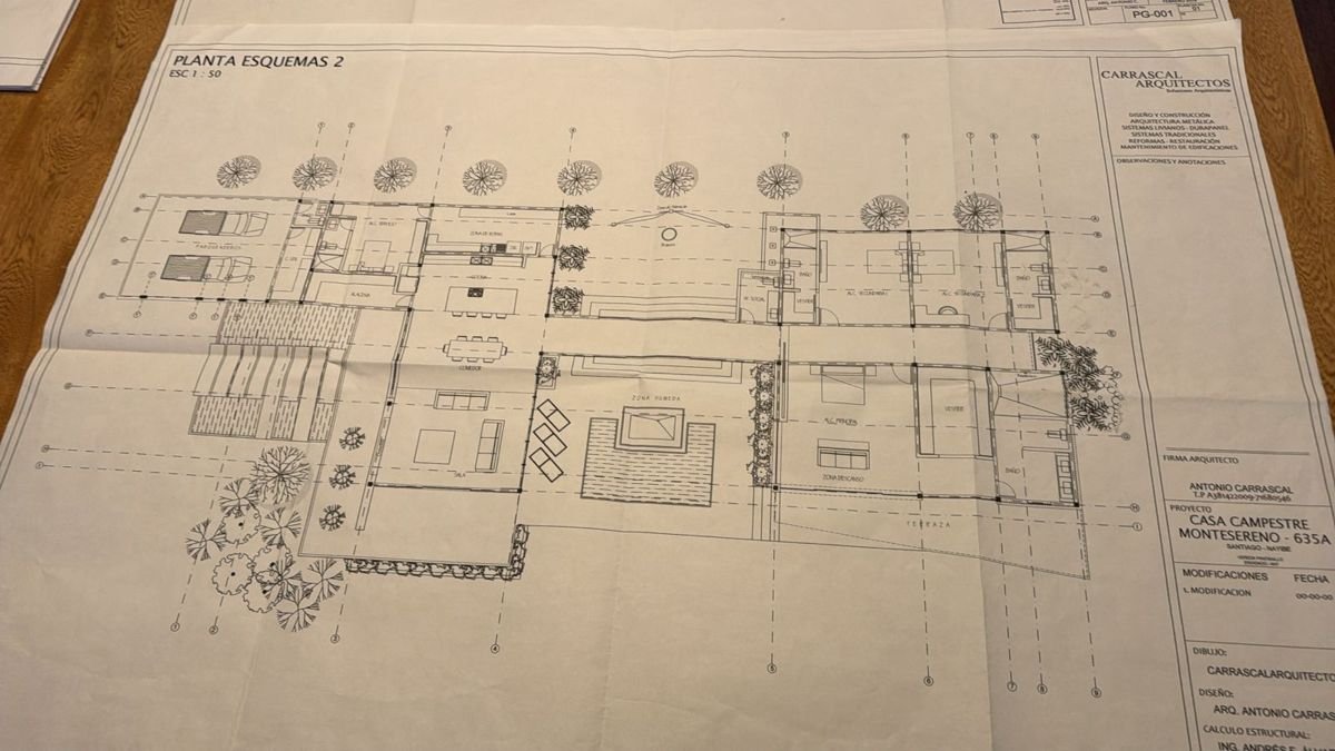 Plano arquitectónico impreso de una vivienda campestre